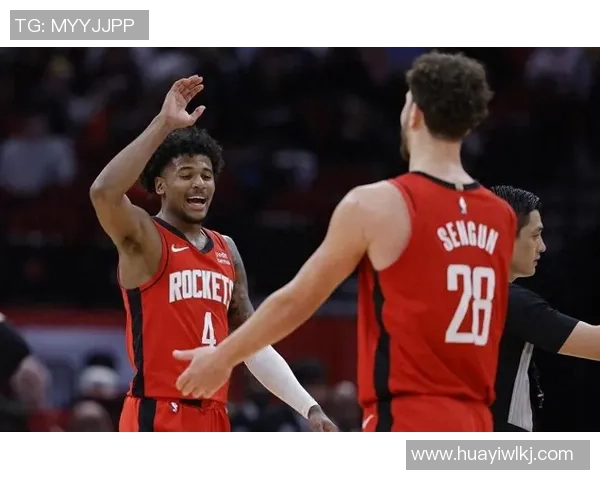 火箭队与76人精彩对决比赛录像回顾尽在CCTV5频道